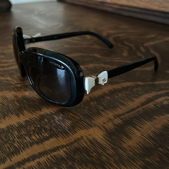 Chanel Bow Sunglasses - Picture 5 of 13